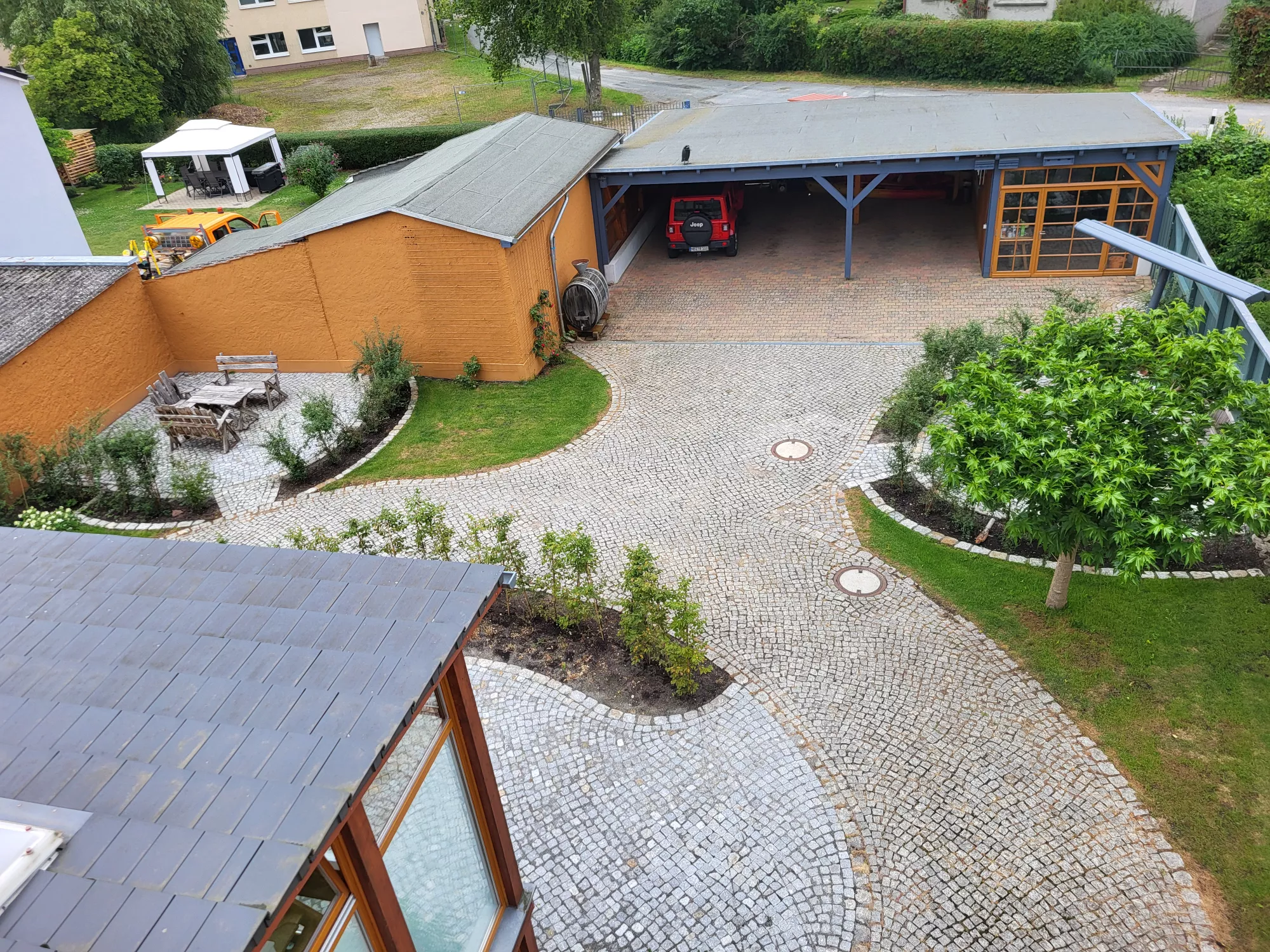 Hof von oben Ferienwohnung Neubrandenburg in der Villa ValenTina - Ferienwohnungen Reißhauer